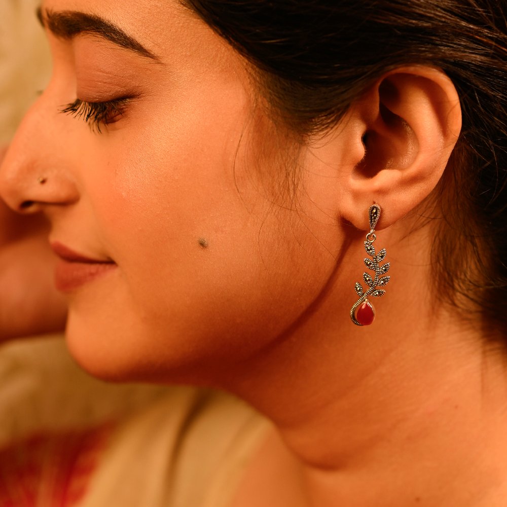 Scarlet Vine Red Teardrop 925 Silver Oxidized Earrings