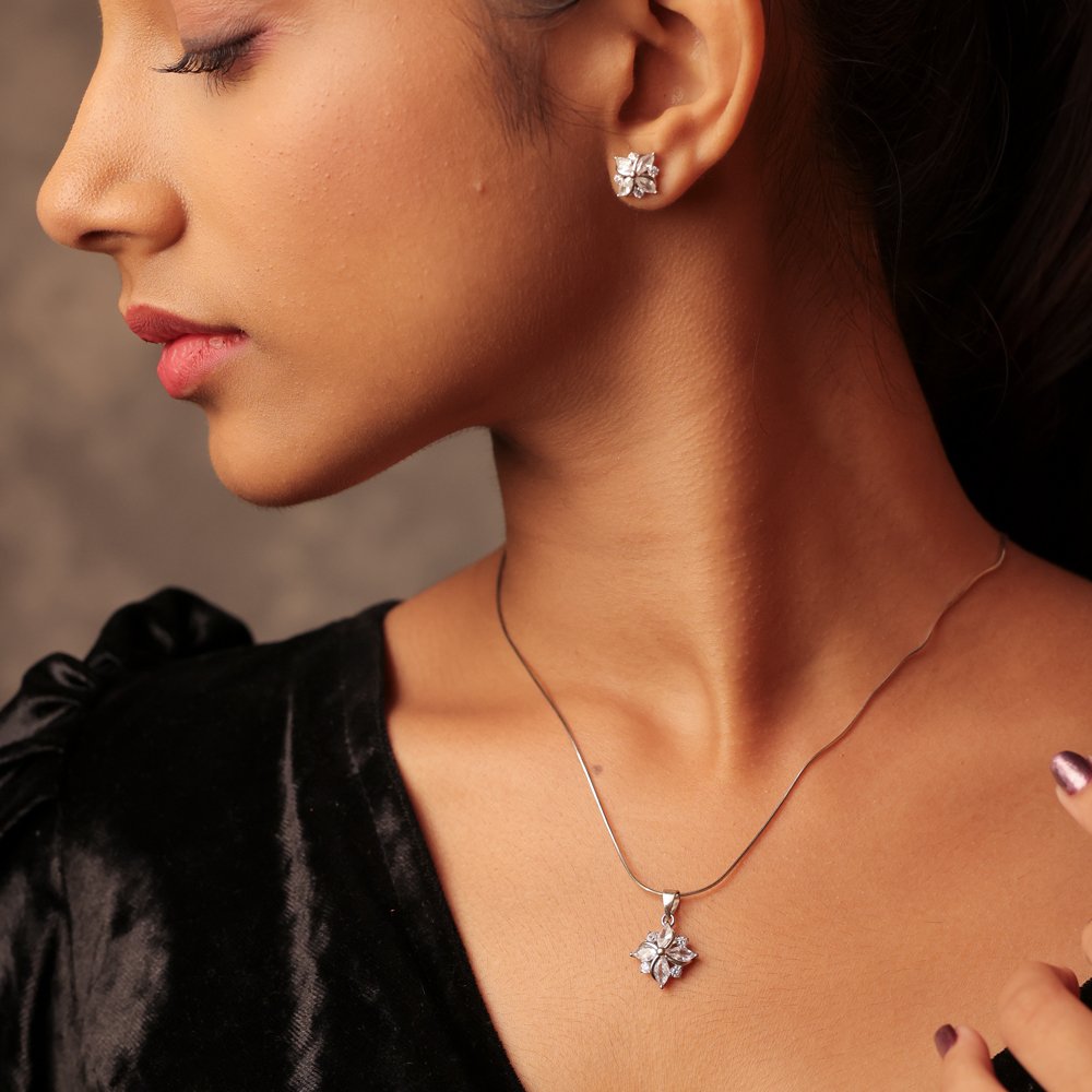 Blossom Glow 925 Silver Chain Pendant Set